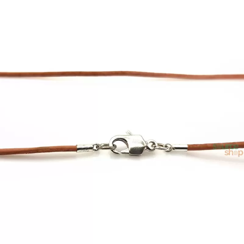Collier en cuir avec fermoir