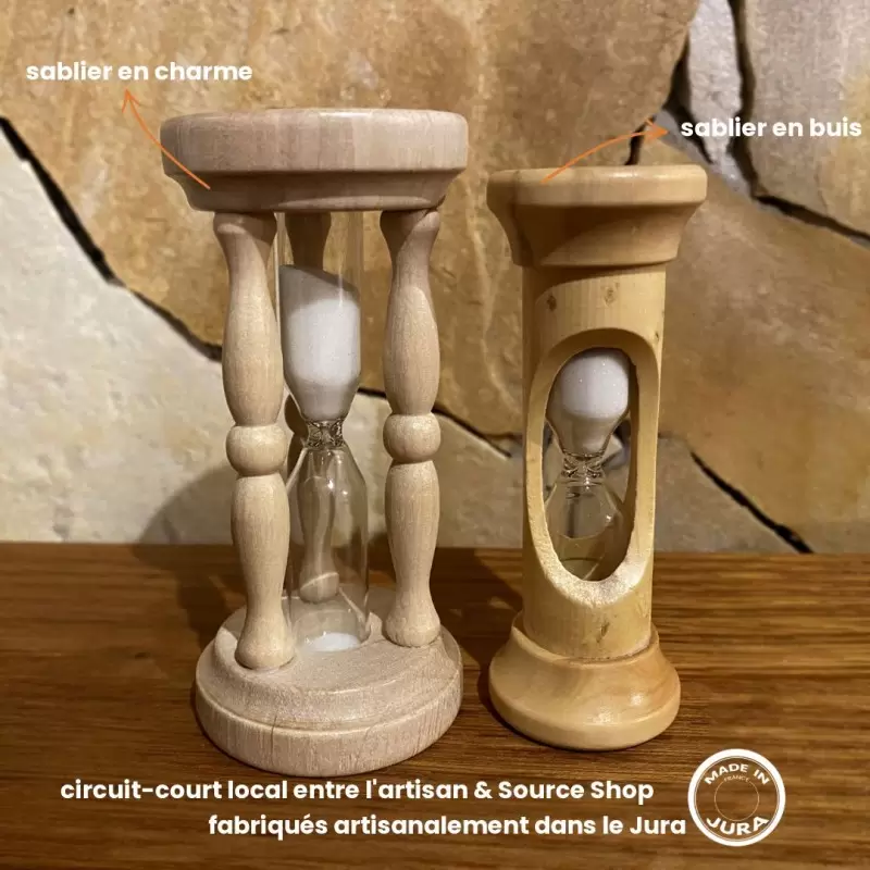 Sablier colonne en bois de charme du Jura - Artisanal & Local