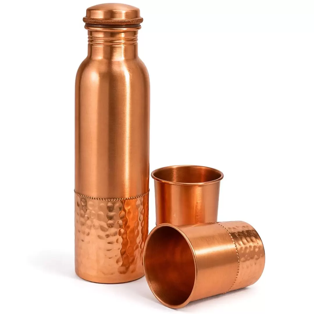 Coffret gourde cuivre semi-martelé 950ml + 2 verres cuivre pur 250ml assortis ayurveda