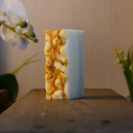 Savon BIO au calendula, curcuma & orange - 135g - Savonnerie Artisanale du Jura