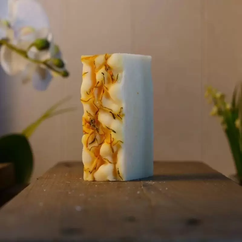 Savon BIO au calendula, curcuma & orange - 135g - Savonnerie Artisanale du Jura
