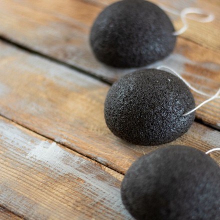 Eponge Konjac au Charbon de Bambou - Naturelle & Biodégradable