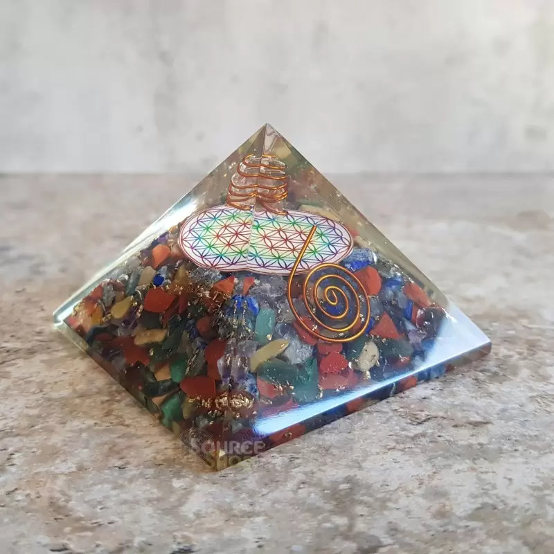Pyramide orgonite Fleur de Vie & Chakras