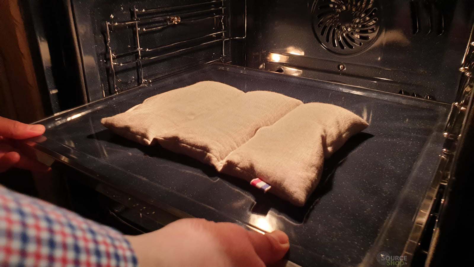 Chauffage au four d’une bouillotte en graines de lin – alternative sans micro-ondes